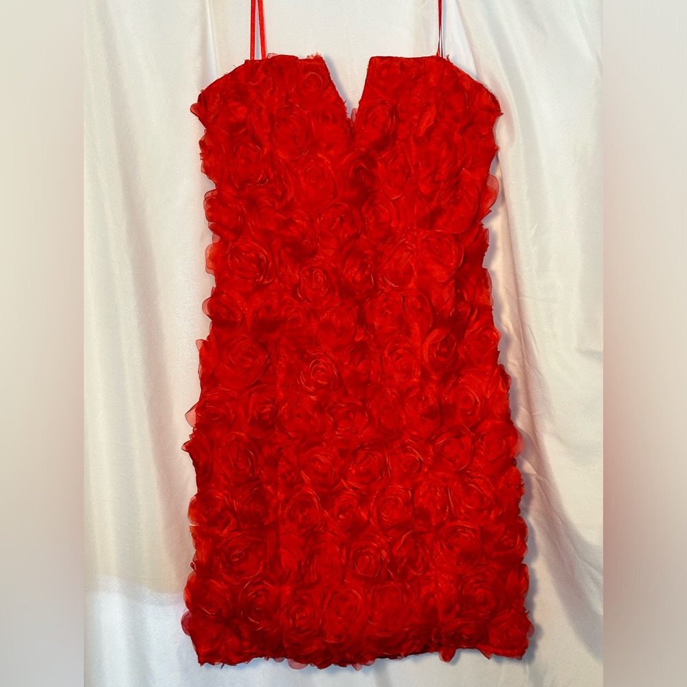 Do+Be Red Rosette Strapless Dress. Size Small. NWT.